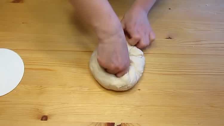 Pizza taikinan valmistamiseksi valmista astiat