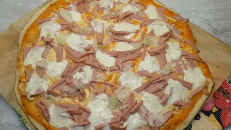 Tenké pizzu droždí těsto krok za krokem recept s fotografií