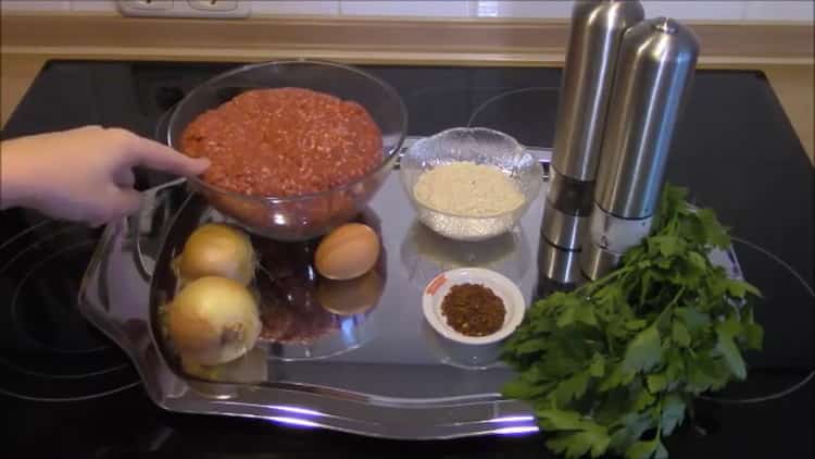 Frikadellen in Tomatensauce im Ofen kochen
