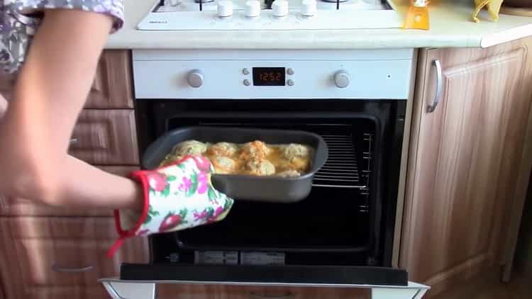 Per cucinare le polpette, preriscaldare il forno