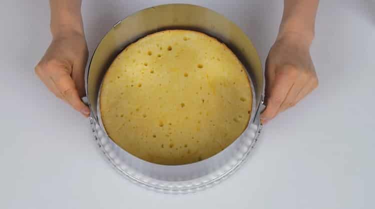 Για να προετοιμάσετε το κέικ, ετοιμάστε το foroma