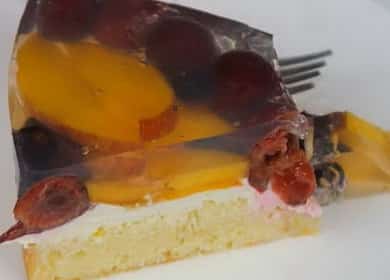 Κέικ με ζελέ και φρούτα σύμφωνα με μια συνταγή βήμα προς βήμα με φωτογραφική φωτογραφία