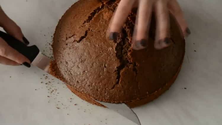 Για να φτιάξετε ένα κέικ, κόψτε το κέικ