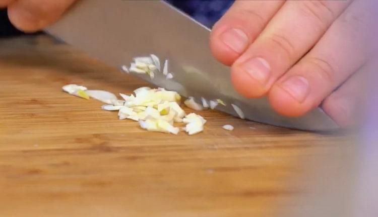 Hogyan főzzük garnélarák-fettuccint