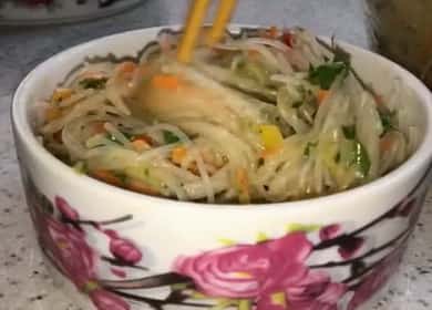 Koreanischer Funchoza-Salat - dieser Aperitif, der für eine Feiertags-Tabelle groß ist 🍜
