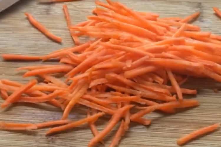 Pour les carottes, hachez les carottes