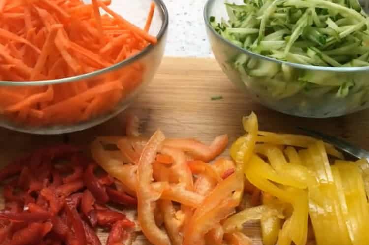Für die Zubereitung von Fruncheza Gemüse hacken