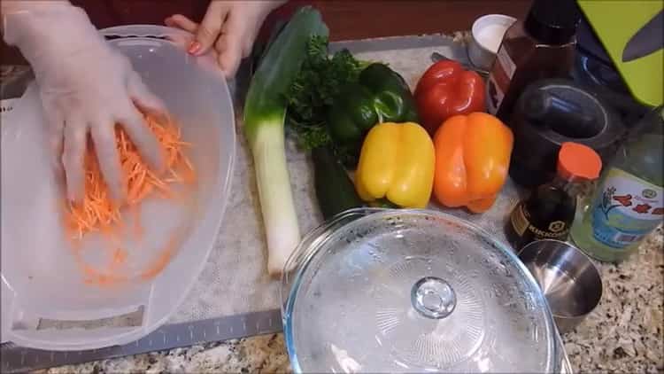 Per le carote, grattugiare le carote