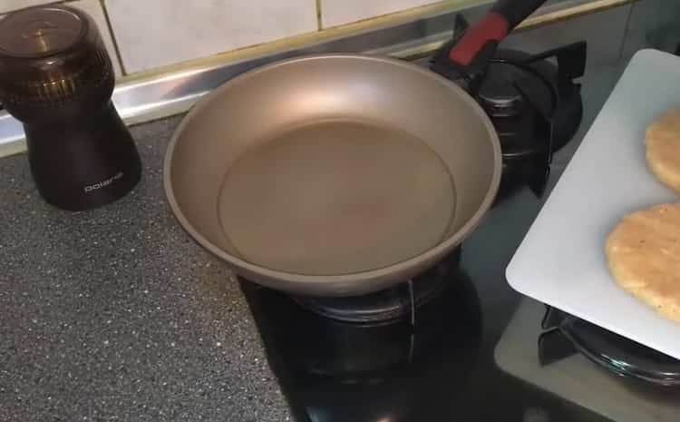 Για να κάνετε μια μπάρμπεκιου, προθερμαίνετε το τηγάνι