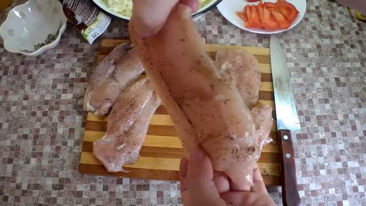 Wie man hausgemachte Döner mit Hühnchen im Fladenbrot kocht
