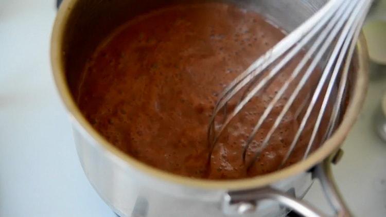 Mischen Sie die Zutaten, um einen Pudding zu machen.