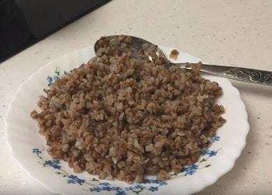 Delizioso porridge di grano saraceno sull'acqua: cuocere secondo una ricetta passo dopo passo con una foto.