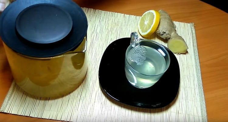 Затова приготвихме джинджифил с лимон под формата на приятна и здравословна напитка.
