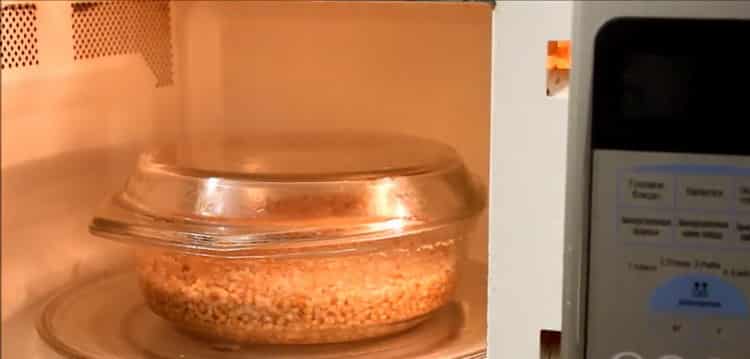 Delizioso grano saraceno nel microonde in soli 15 minuti