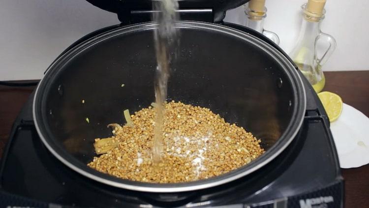 il grano saraceno nella pentola a cottura lenta redmond aggiunge grano saraceno