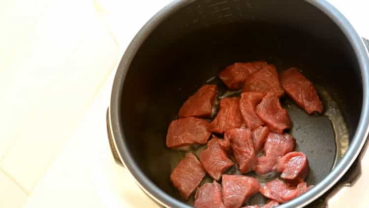 Hogyan kell főzni hajdina marhahússal egy lassú tűzhelyben