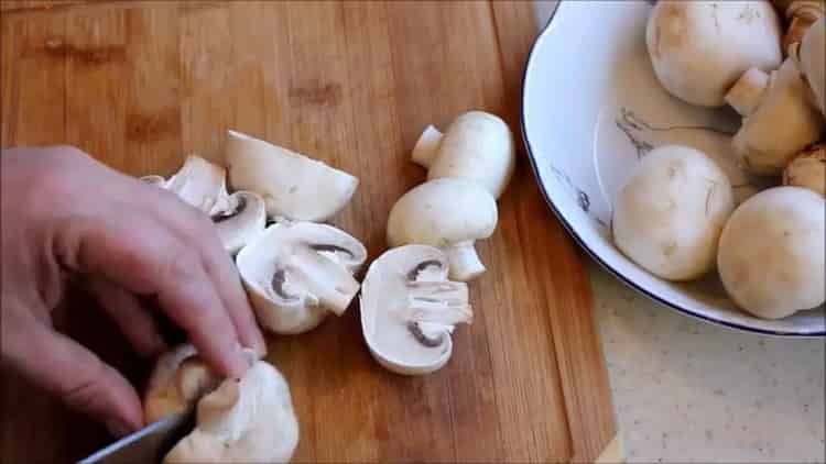 Tee tattari kypsentämällä sienet