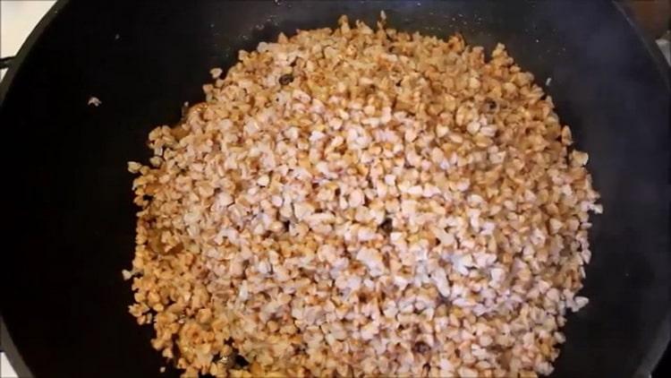 Per preparare il grano saraceno, mescola gli ingredienti
