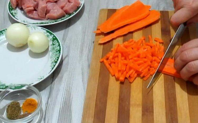 Wie man Buchweizen mit Fleisch in einem Topf zubereitet