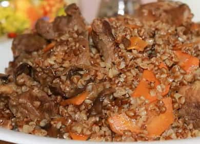 الحنطة السوداء مع اللحوم في مقلاة وفقا وصفة خطوة بخطوة مع الصورة