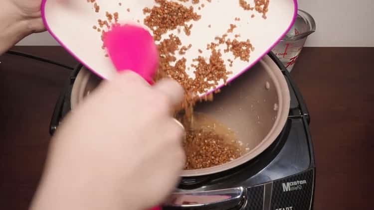 Per preparare il grano saraceno, prepara gli ingredienti