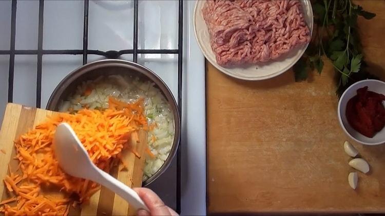 Запържете морковите, за да готвите