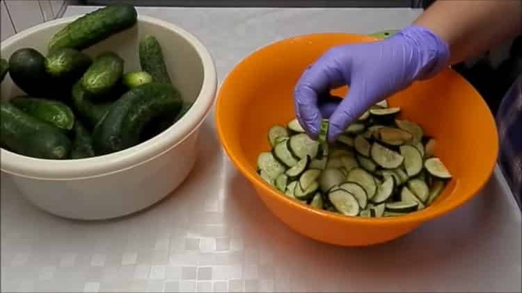За готвене лечо нарязани краставици