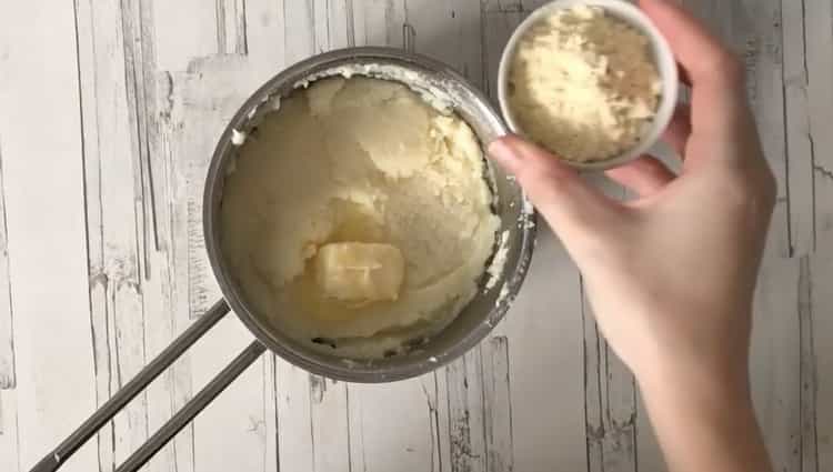 Für Pudding Grieß kochen
