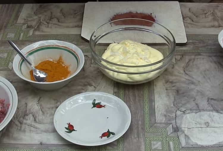Per preparare la salsa, prepara gli ingredienti