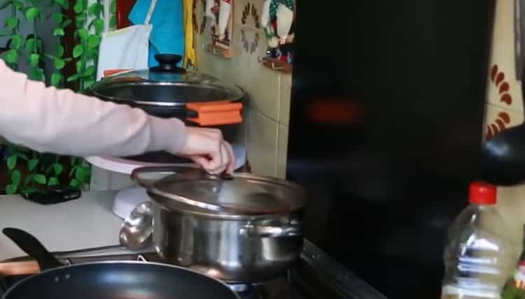 Vaření polévky s Pohanka a brambory