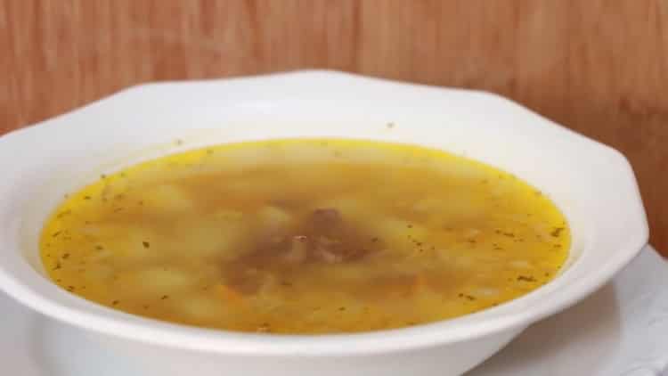 Φαγόπυρο και σούπα πατάτας σύμφωνα με μια συνταγή βήμα προς βήμα με φωτογραφία