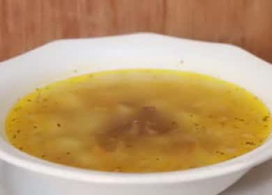 Φαγόπυρο και σούπα πατάτας σύμφωνα με μια συνταγή βήμα προς βήμα με φωτογραφία