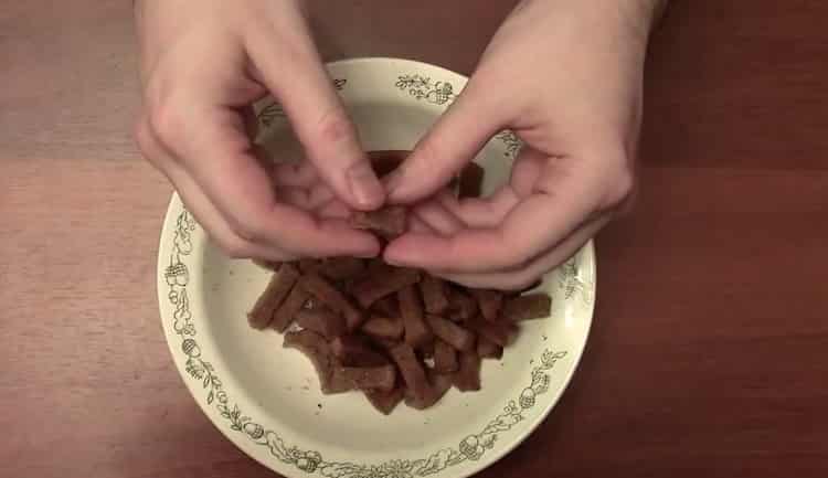 Mga crackers ng microwave: isang hakbang-hakbang na recipe gamit ang mga larawan