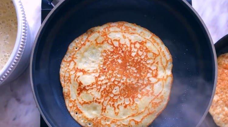 Friggere ogni pancake su entrambi i lati