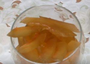 Prepariamo una gustosa marmellata dalle bucce di anguria secondo una ricetta passo-passo con una foto.