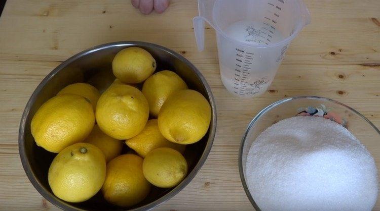 Moje citrony. nalijeme vařící vodou.