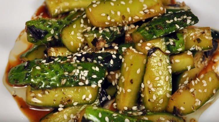 Това е наистина най-вкусната рецепта за пържена краставица от корейски.