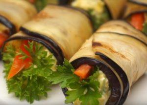 مقبلات الباذنجان حار على طاولة احتفالية: نحن نطبخ وفقا وصفة خطوة بخطوة مع صورة.