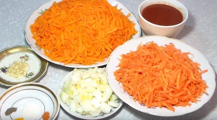 Kürbis und Karotten raspeln.