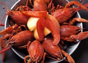 Paano lutuin nang tama ang crayfish: isang detalyadong recipe na may mga hakbang sa hakbang.