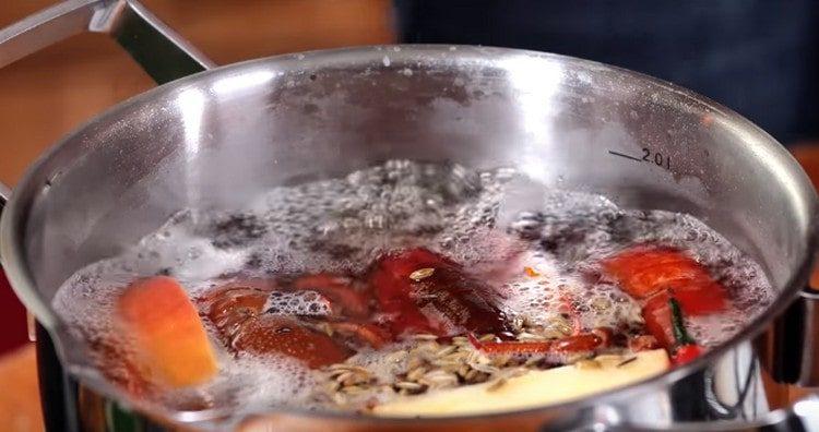 Kochen Sie die Flusskrebse nach dem erneuten Kochen maximal 15 Minuten lang.
