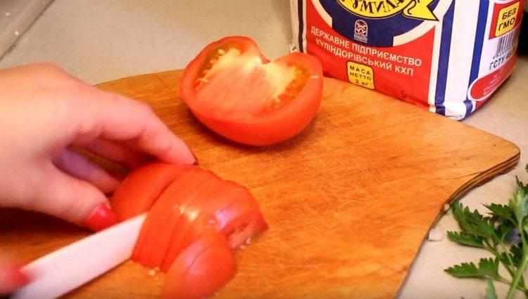 شرائح الطماطم.