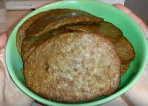 Kochen leckerer Rinderleberpfannkuchen: Rezept mit Schritt-für-Schritt-Fotos.
