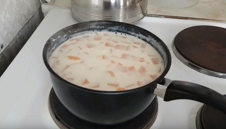 Tomim porridge a fuoco basso.