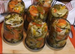 Ετοιμάζουμε μια νόστιμη σαλάτα Donskoy για το χειμώνα: μια ενδιαφέρουσα συνταγή βήμα προς βήμα με μια φωτογραφία.