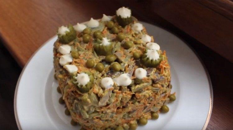 Und hier ist es so schön möglich, einen Salat Obzhorka mit Leber zu entwerfen.