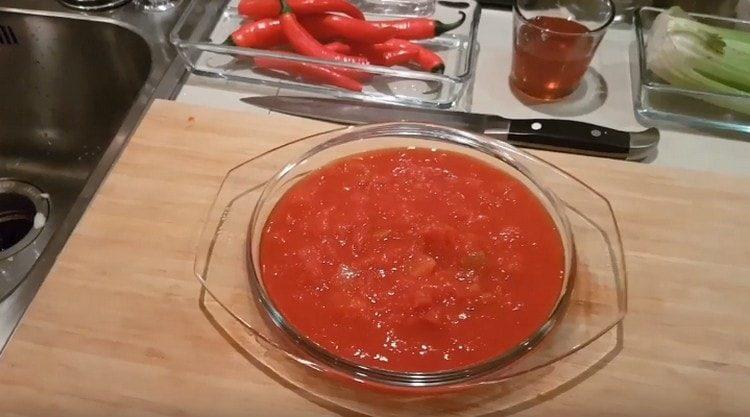 pomidorų mums taip pat reikia savo sultyse.
