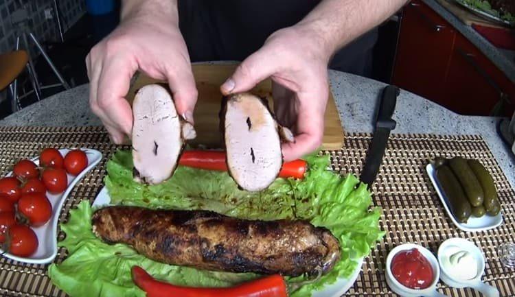 „Karski“ kebabas yra labai skanus ir sultingas.