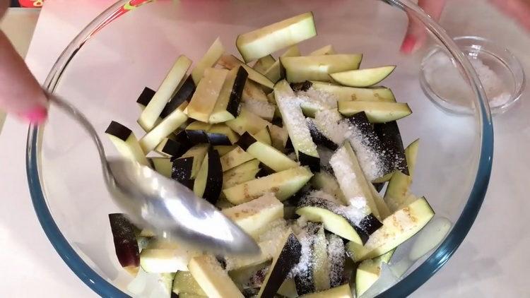Μαγειρεψτε μελιτζάνα με σκόρδο και μαγιονέζα