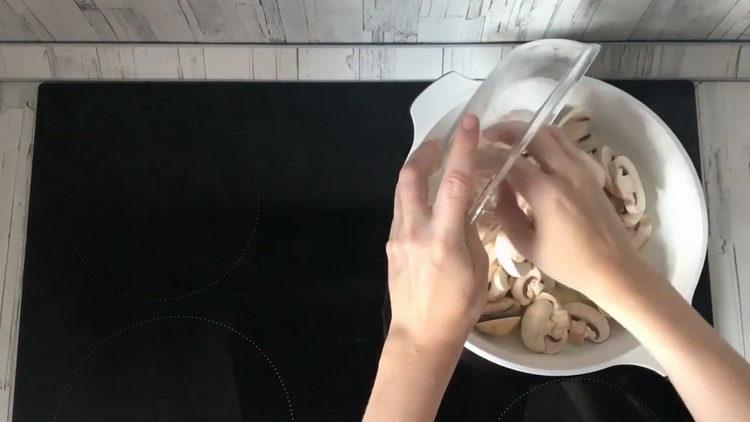 Για να μαγειρέψετε, τηγανίστε τα μανιτάρια